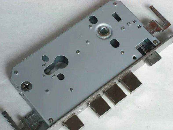 元宝24小时上门开锁公司