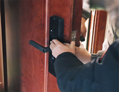元宝24小时上门开锁公司